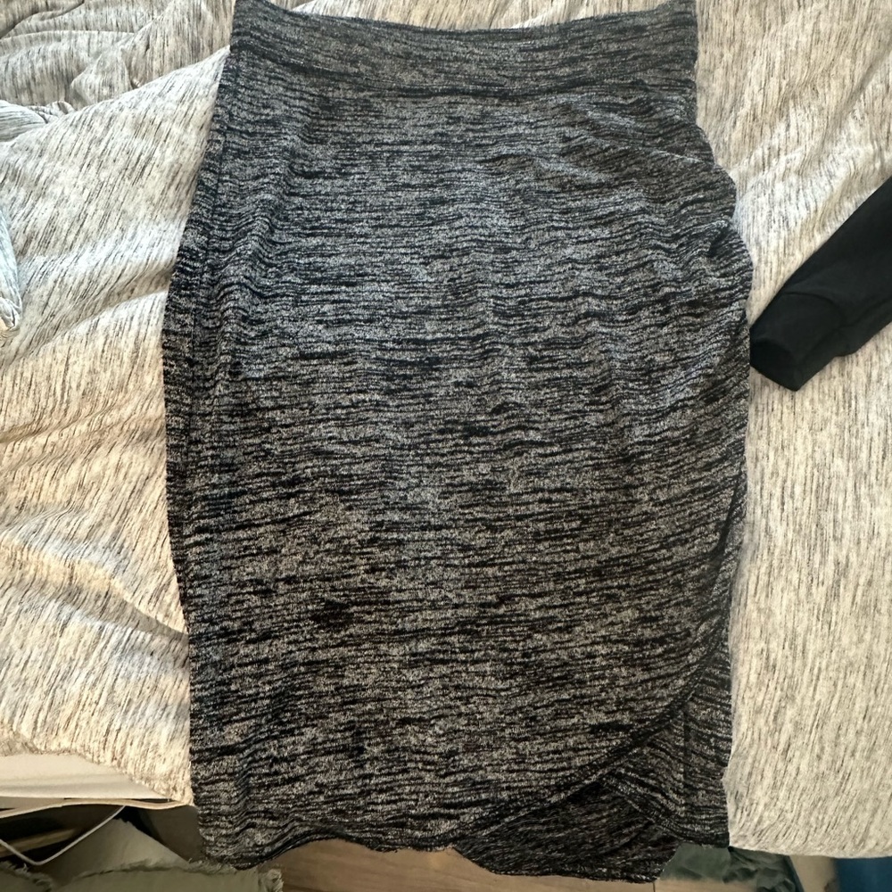 WILFRED FREE | Aritzia Tyra Skirt Ruched | Sz. S more photos soon!